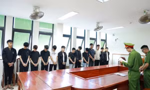 Nhóm thanh niên bắt giữ 2 người, chở đi khắp nơi rồi hành hung gây thương tích