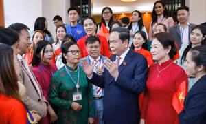 Chủ tịch Quốc hội Trần Thanh Mẫn gặp gỡ cộng đồng người Việt Nam tại Malaysia