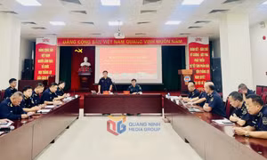 Chi bộ Hải quan cửa khẩu cảng Hòn Gai sinh hoạt chuyên đề về công tác chuyển đổi số