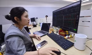 Khối ngoại bán ròng kỷ lục, chứng khoán vẫn có tháng tăng mạnh nhất 5 năm