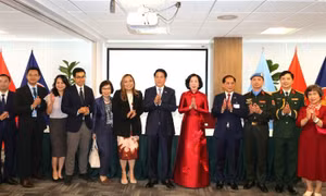 Chủ tịch nước gặp gỡ cán bộ, nhân viên các Cơ quan đại diện và đại diện cộng đồng người Việt Nam tại Hoa Kỳ