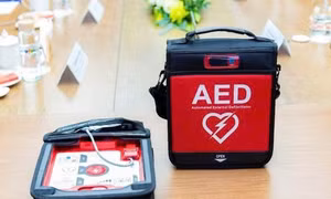 Vì sao Việt Nam cần triển khai máy AED?