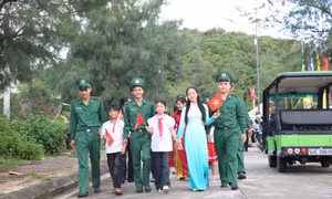 Ấm áp lễ khai giảng nơi đảo tiền tiêu 