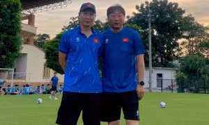 HLV Kim Sang Sik tái cơ cấu ban huấn luyện đội tuyển