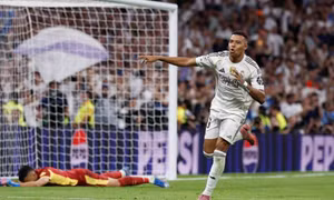 Khi Mbappe tỏa sáng, 10 người Real Madrid vẫn đủ thắng Marseille