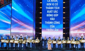 Tỉnh Quảng Ninh nhận Bằng khen của Thủ tướng Chính phủ tại Triển lãm thành tựu đất nước