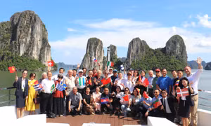 Đoàn đại biểu quốc tế thăm Quảng Ninh