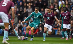 Liverpool thắng Burnley nhờ bàn thắng ở phút 90+5
