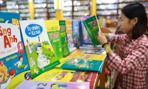 Phụ huynh hào hứng đón chờ bộ sách giáo khoa miễn phí