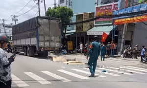 Hai mẹ con chết thương tâm sau va chạm với xe tải
