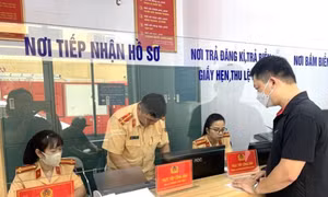 Ô tô biển vàng ngừng kinh doanh, đổi sang biển trắng thế nào?