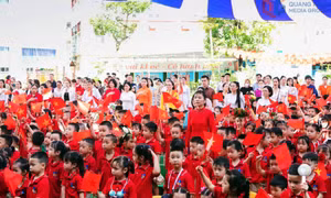 Khoảnh khắc đẹp trong ngày khai trường của học sinh Quảng Ninh 