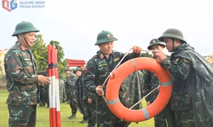 Tư lệnh Quân khu 3: Kiểm tra công tác phòng, chống bão Ragasa tại Lữ đoàn 242