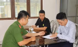 Người dân nhận lại 2,3 tỉ đồng chuyển khoản nhầm