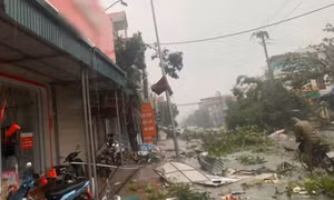 Mưa bão, lốc xoáy tại Ninh Bình làm 9 người chết, 18 người bị thương