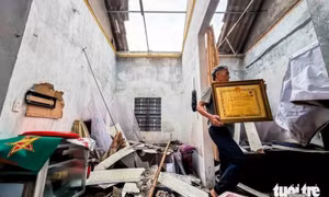 Thiệt hại khủng khiếp do bão Bualoi: 32 người chết và mất tích, hơn 100.000 nhà dân tốc mái