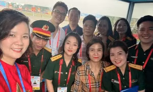 Giọng thuyết minh thấm đẫm tim gan: Nước mắt hạnh phúc hòa cùng niềm tự hào dân tộc