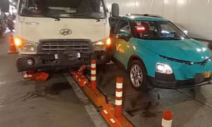 Va chạm liên hoàn trong hầm Thủ Thiêm, giao thông ùn tắc