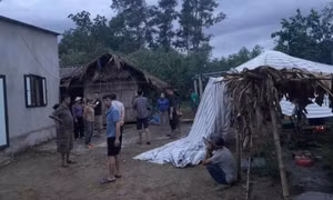 Nam thanh niên bị sét đánh tử vong khi xem điện thoại trong nhà