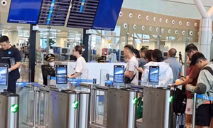 Từ tháng 12-2025: Bay nội địa chỉ còn làm thủ tục tại quầy với hành khách có hành lý ký gửi