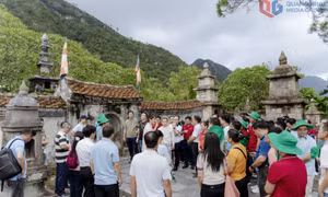 Hơn 100 đoàn viên, người lao động Tập đoàn Công nghiệp - Năng lượng Quốc gia Việt Nam du lịch Quảng Ninh