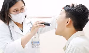 Bệnh hô hấp, tiêu hóa 'rình rập' học sinh đầu năm học mới