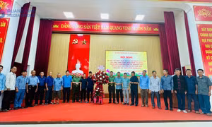 Xã Quảng Đức ra mắt mô hình “Phát huy vai trò người có uy tín, già làng, thầy cúng, thầy thuốc vận động nhân dân tham gia công tác bảo đảm ANTT, phòng ngừa tảo hôn”