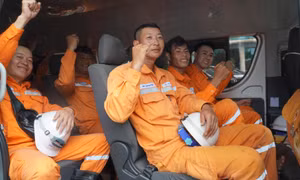 65 cán bộ, công nhân Điện lực Quảng Ninh vào Nghệ An khắc phục hậu quả bão số 10