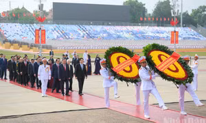 Các đồng chí lãnh đạo Đảng, Nhà nước vào Lăng viếng Chủ tịch Hồ Chí Minh
