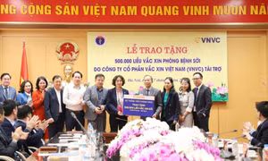 Bộ Y tế tiếp nhận thêm 500.000 liều vaccine sởi được tài trợ