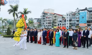 Đoàn đại biểu Đại hội Đảng bộ Trung tâm Truyền thông tỉnh Quảng Ninh dâng hương tưởng niệm các anh hùng, liệt sĩ