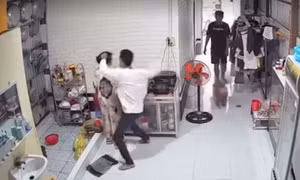 Công an Cà Mau vào cuộc vụ người phụ nữ bị hành hung dã man khi đang nấu ăn