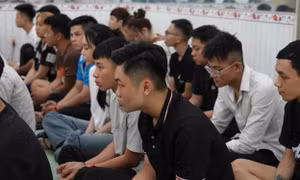 Cảnh sát vây bắt hàng chục người trong đường dây ma túy ở TP HCM