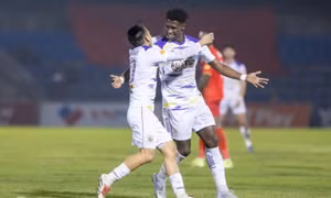 Hà Nội FC bị Hà Tĩnh ngắt mạch thắng ở V-League