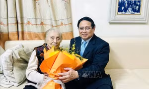 Thủ tướng Phạm Minh Chính thăm nguyên Phó Chủ tịch nước Nguyễn Thị Bình