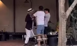 Công an mời hai người đàn ông đánh nhau trong quán cà phê ở Thủ Đức lên làm việc