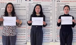 Ba phụ nữ lừa 'chạy án', chiếm đoạt gần 1 tỷ đồng