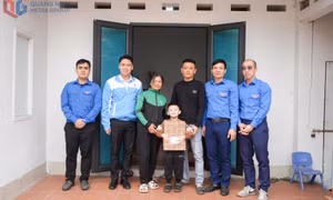Than Hạ Long: Trao quà cho đoàn viên thanh niên có hoàn cảnh khó khăn