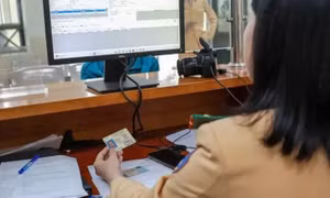 Tổ chức tiếp nhận hồ sơ cấp, đổi giấy phép lái xe cả ngày thứ 7