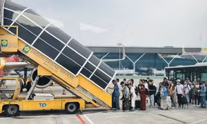 Giá vé máy bay dịp lễ 30/4 và 1/5 tăng cao, khách chuyển hướng sang phương tiện khác