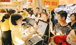 Đề xuất nhập khẩu vàng để hạ cơn sốt giá