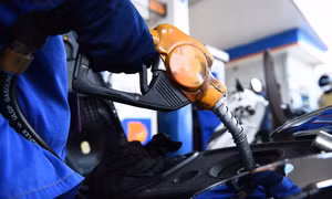 Giá xăng RON 95 xuống dưới 20.500 đồng