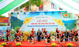 Sức hút từ chợ phiên Hà Lâu