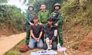 Bắt hai gã thanh niên vượt biên trái phép sang Lào mua ma tuý