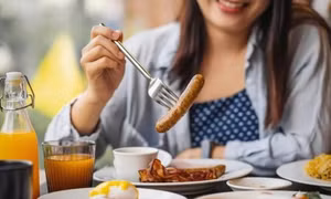4 kiểu ăn sáng cực hại làm cholesterol tăng vọt