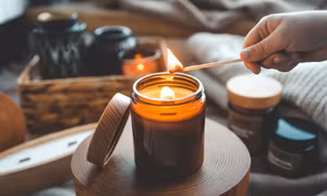 Nguy cơ ngộ độc, ô nhiễm môi trường khi đốt nến thơm thư giãn