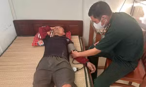 Kịp thời cứu 4 thuyền viên trôi dạt trên biển