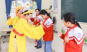 Những học sinh đam mê hát nhà tơ