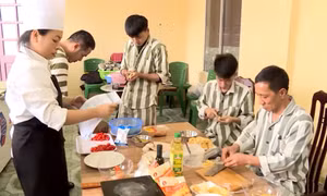 Khai giảng lớp truyền nghề, dạy nghề cho phạm nhân