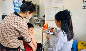 Quảng Ninh cơ bản hoàn thành tiêm vắc-xin phòng sởi
